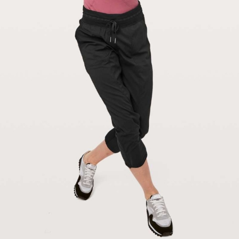 Lululemon DANCE Studio Crop Unlined
